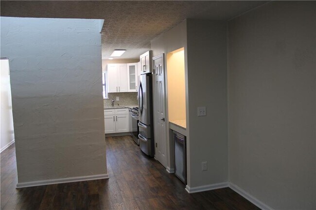 Building Photo - 211 Goshen Ln