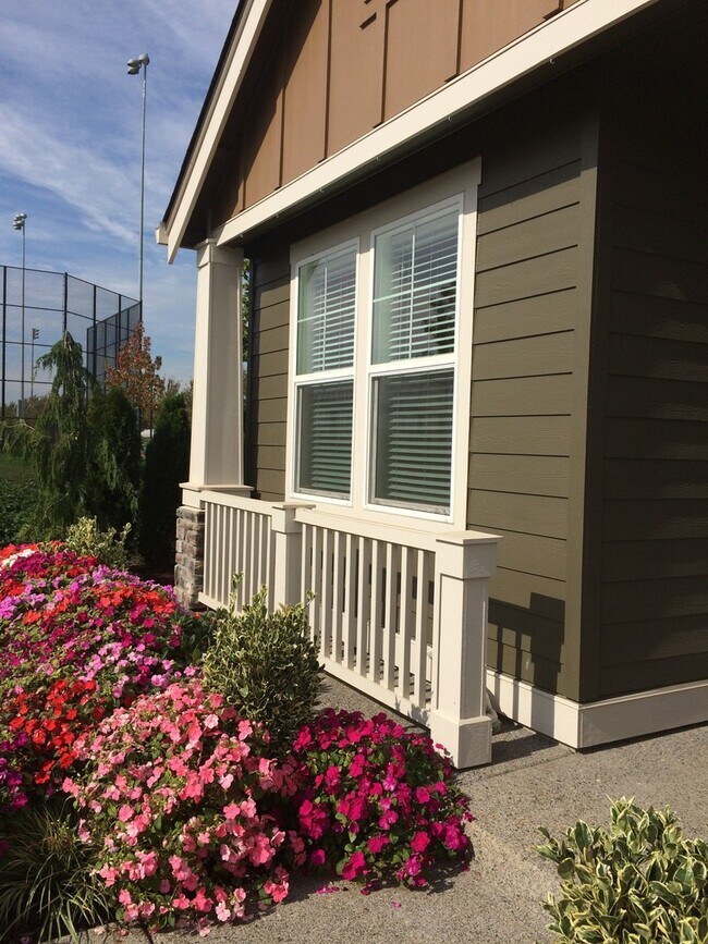 Building Photo - Absolutely Beautiful 5 Bedroom Home!! A Must See!!