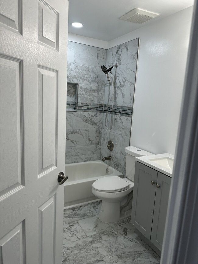 Building Photo - 6113 Lands End Ct