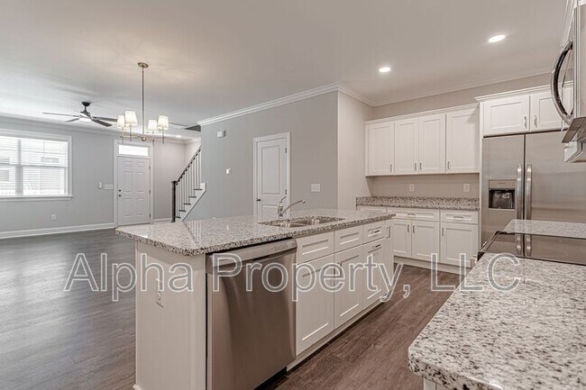 Building Photo - 105 Remount Way