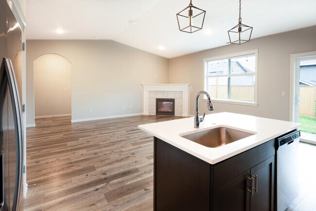 Building Photo - 4016 SE Winslow Ct