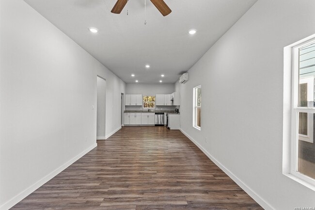 Building Photo - 117 Magendie St
