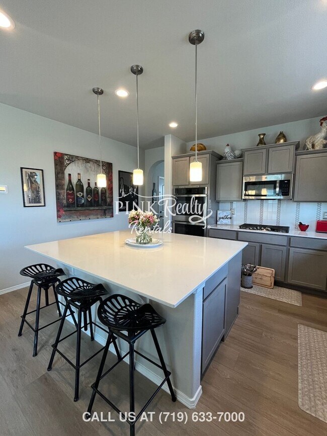 Building Photo - 9656 Feathergrass Dr