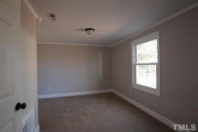 Building Photo - Updated single-family home in downtown Raleigh