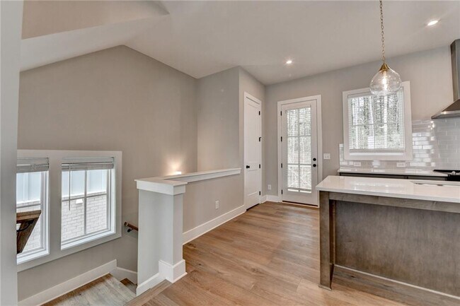 Building Photo - 106 Pinecone Pkwy