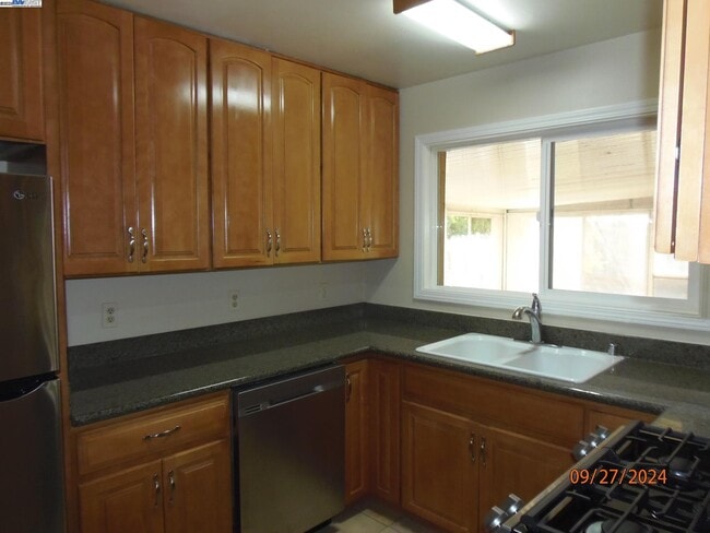 Building Photo - 8320 Davona Dr