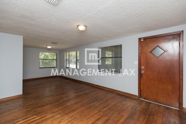 Building Photo - 1598 W 33rd St