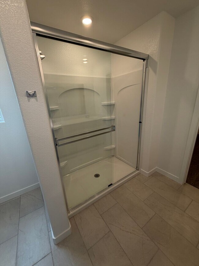 Building Photo - 3 Bedroom | 2.5 Bathroom | New two-story home in Elk Grove