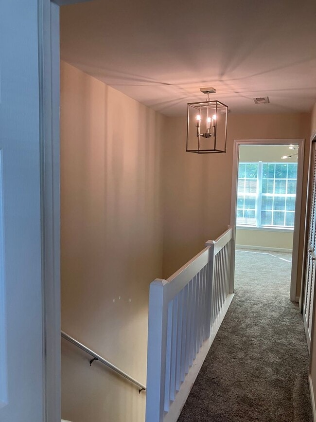 Building Photo - Robyns Glen townhome