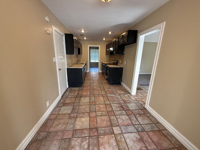 Building Photo - COMING SOON: Spacious 4 Bedroom in South Tulsa