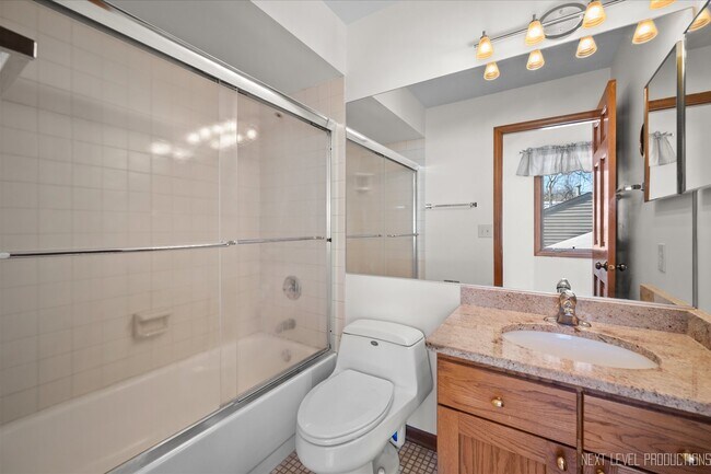 Building Photo - 114 Elmtree Ct