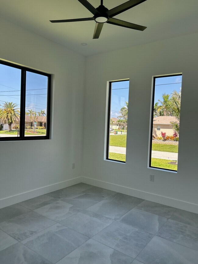 Building Photo - 4329 SW 16th Pl