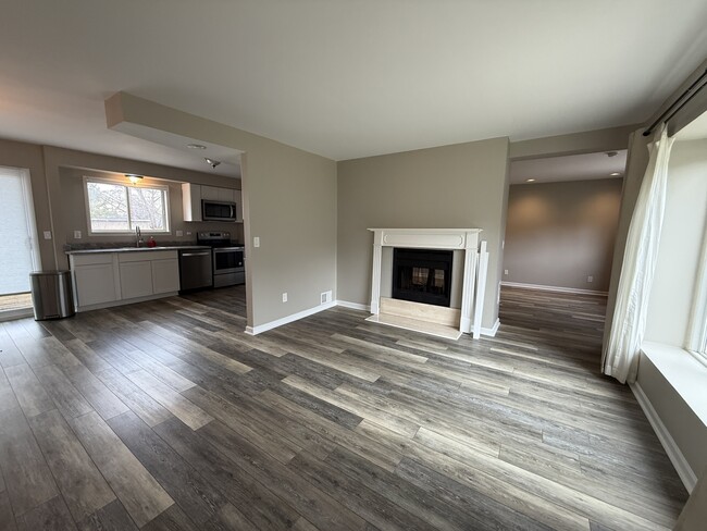 Building Photo - 1948 Henbert Rd