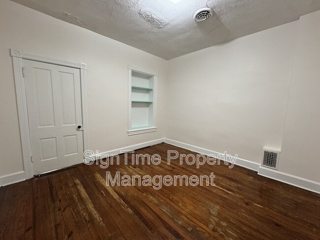 Building Photo - 40-42 East Franklin Street - 1