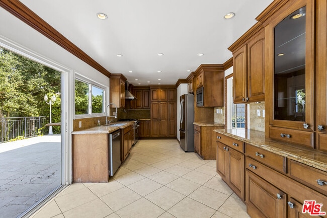 Building Photo - 10211 Clematis Ct