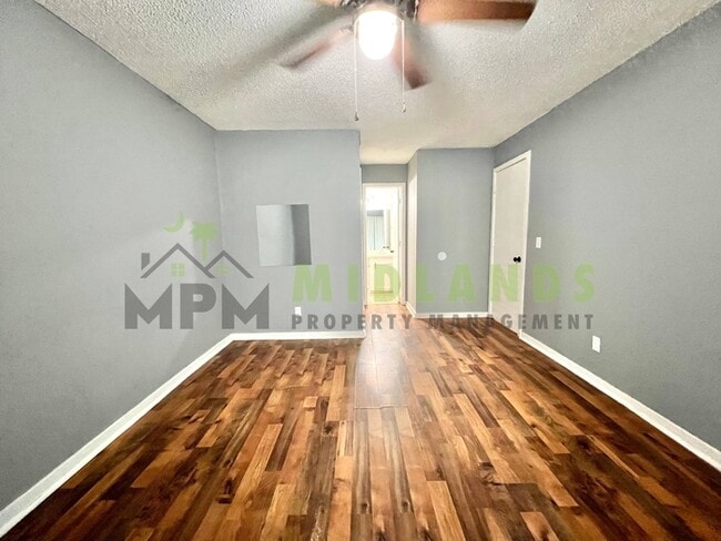 Building Photo - 6008 Village Creek Dr