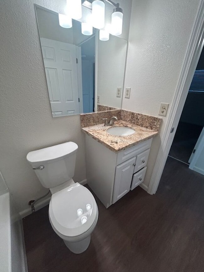 Building Photo - Newly Remodeled