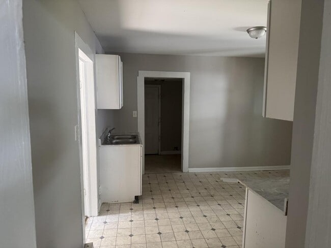 Building Photo - 906 Juniper St