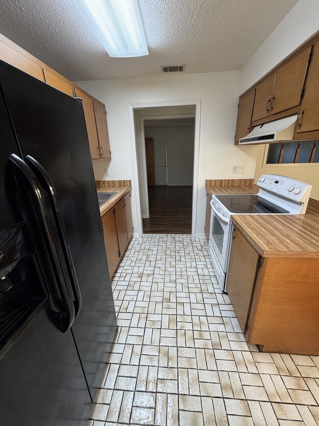 Building Photo - 817 Tanager Rd