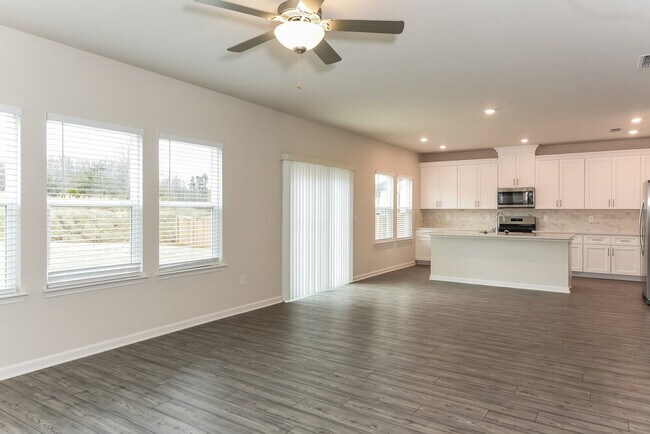 Building Photo - 5915 Green Ash Ct