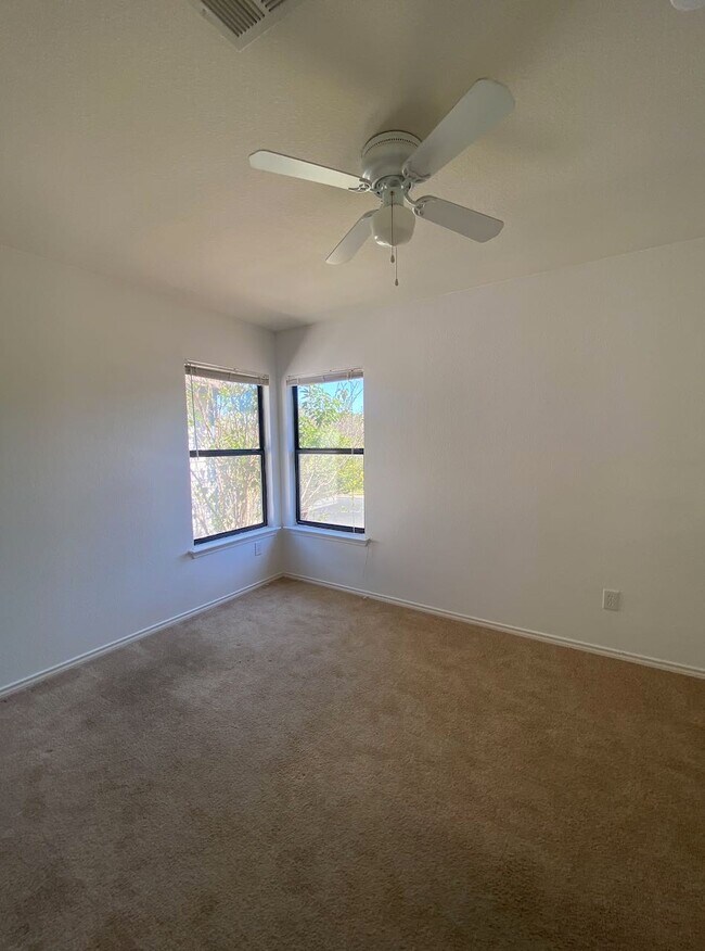 Building Photo - 1214 Champion Dr