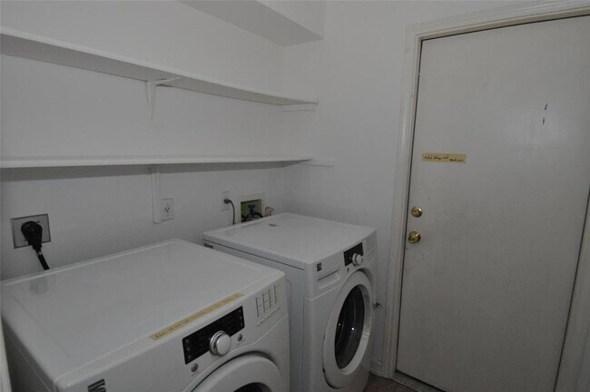 Building Photo - 17509 Loch Linnhe Loop