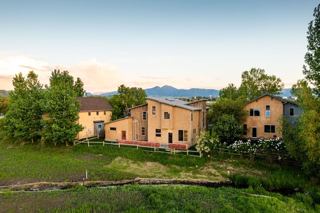 Building Photo - Fully Loaded North Bozeman Home for Lease!