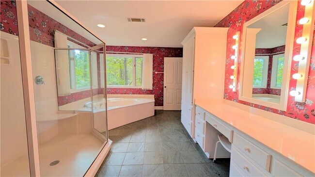 Building Photo - 2939 Rivercrest Dr