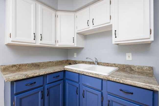 Building Photo - 1608 Whitcomb Ave