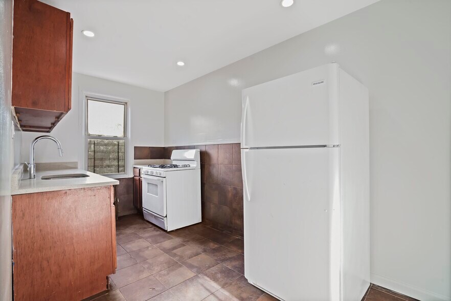 Building Photo - 1824 Summerfield St