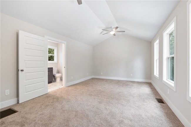 Building Photo - 3439 Jackson Dr