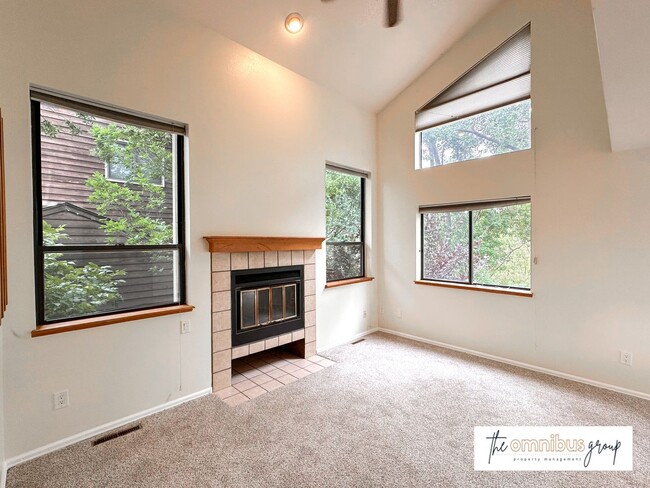 Building Photo - 4BD/2BA Fall Pre-Lease in Quiet Neighborhood!