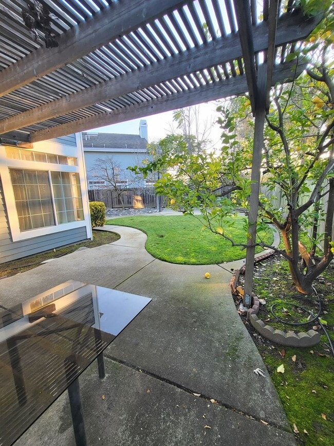 Building Photo - Two Story Duet Located in the Hills of Hercules, CA