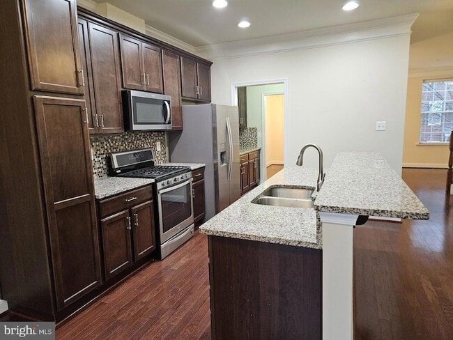 Building Photo - 6041 Maple Hill Rd