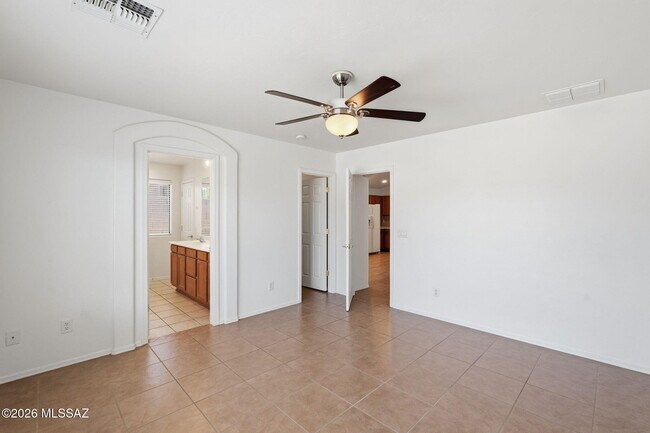 Building Photo - 8435 E Bowline Rd