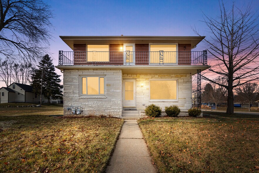 Building Photo - 4305 S Iowa Ave