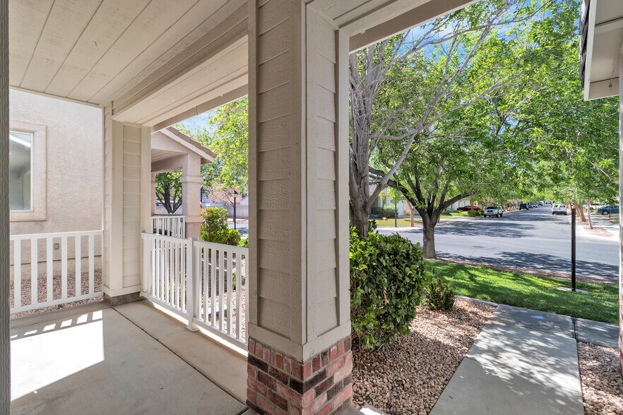Building Photo - 1568 Lamplight Village Ln