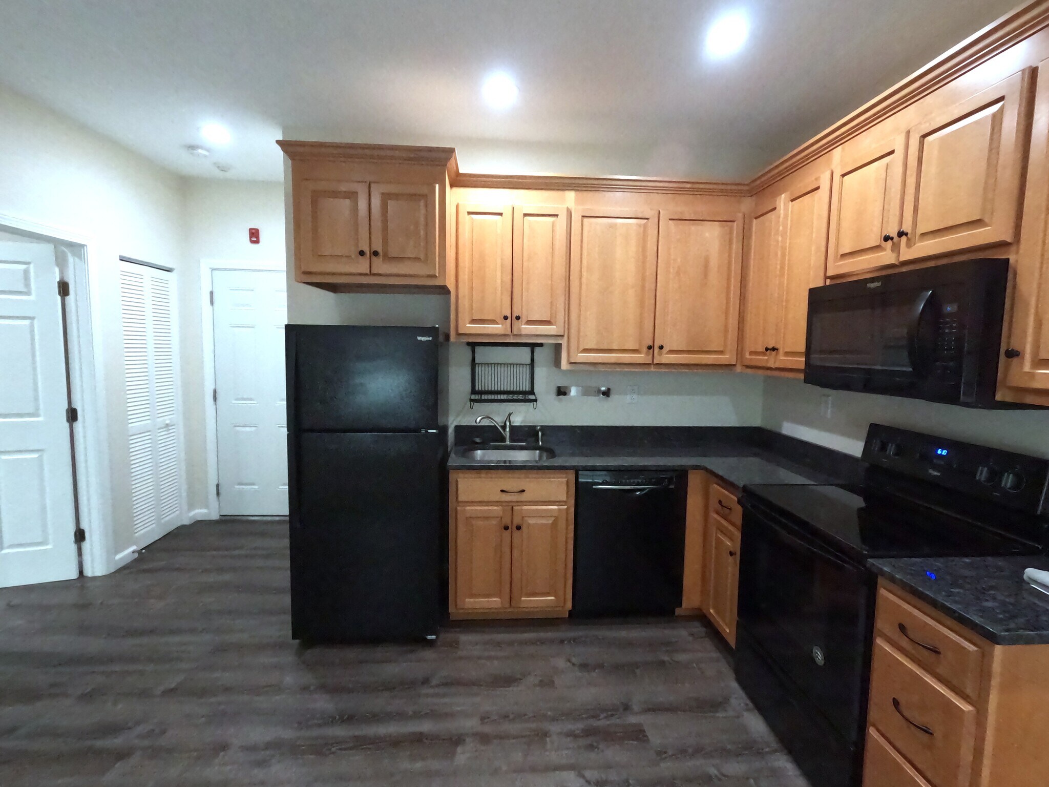 Building Photo - 563 Burritt St