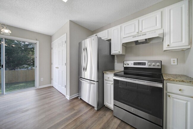 Building Photo - Lovely 3 Bed 2 Bath Home in Indian Trail o...