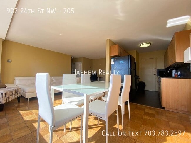 Building Photo - 922 24th St NW