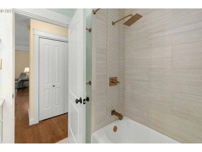 Building Photo - 8550 SW 10th Ave