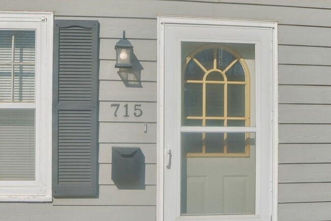 Building Photo - 715 S West Ave
