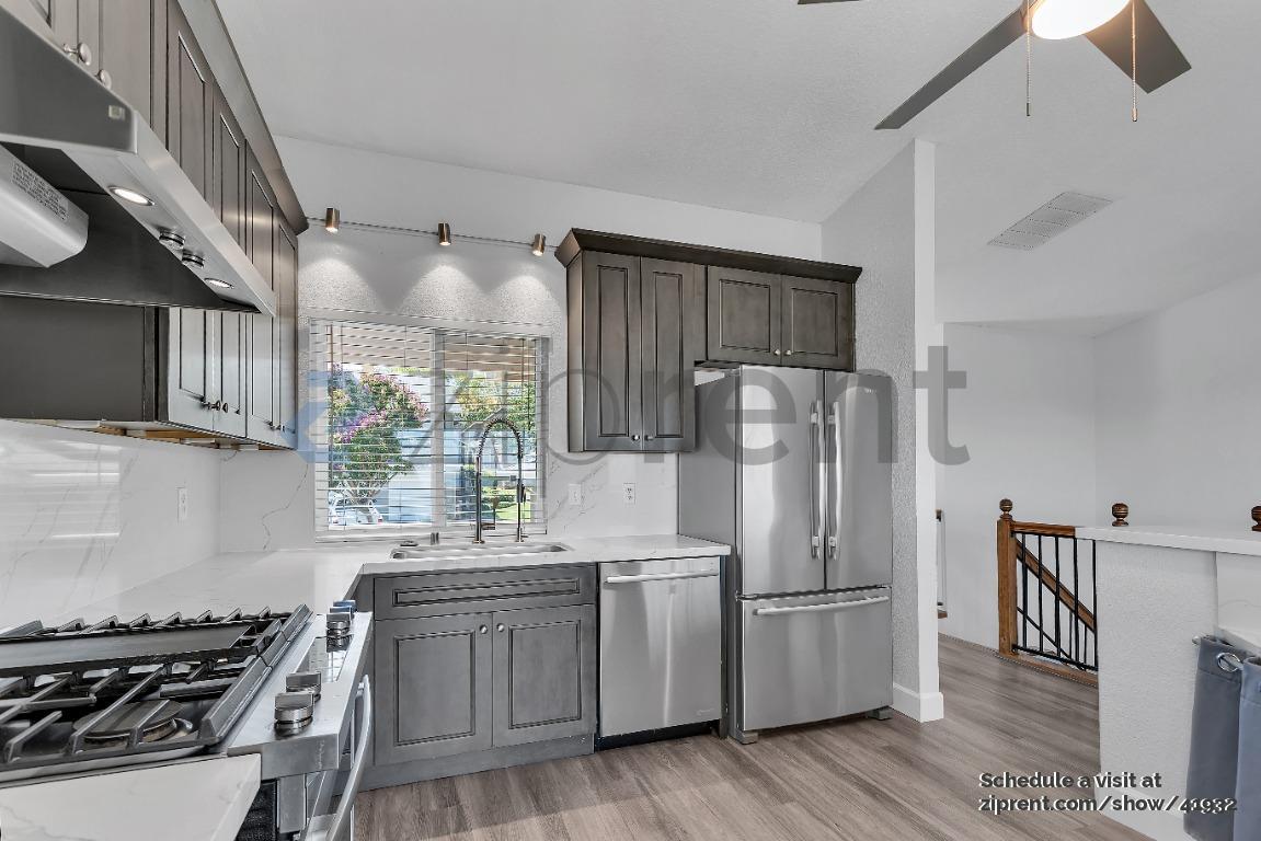 Building Photo - 527 Bustos Pl
