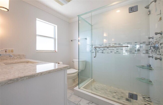 Building Photo - 551 Crystal Dr