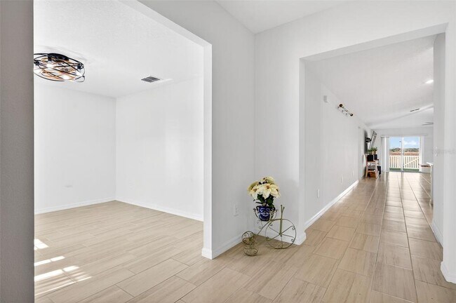 Building Photo - 15217 Zircon Red Dr