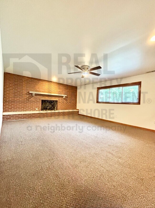 Building Photo - 4217 Glen Oaks Dr