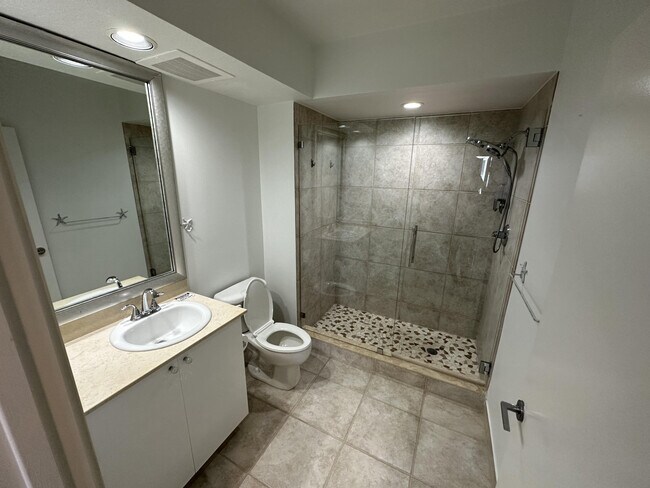 Building Photo - 1551 N Flagler Dr