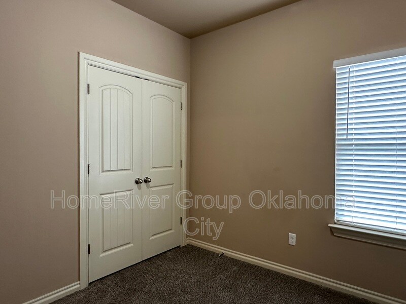 Building Photo - 905 SW 92nd St