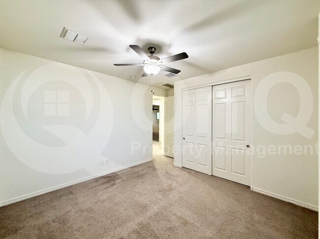 Building Photo - 735 W Derringer Way