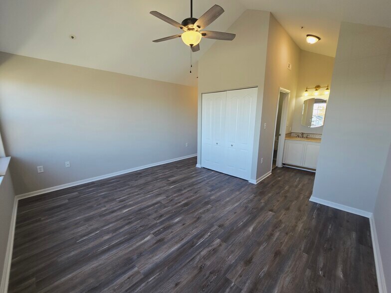 Building Photo - 8388 Montgomery Run Rd